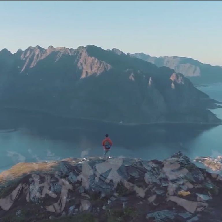 潜水中的小鱼儿