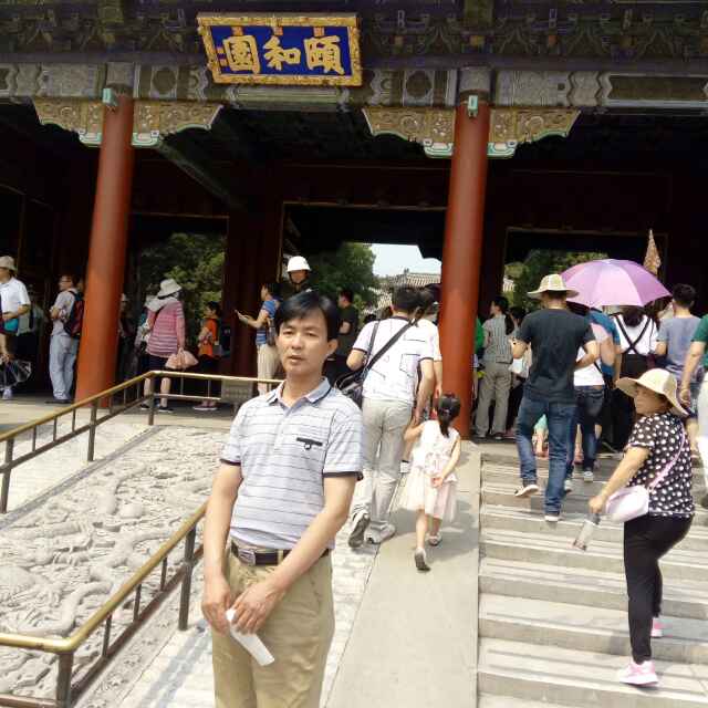 刘小东