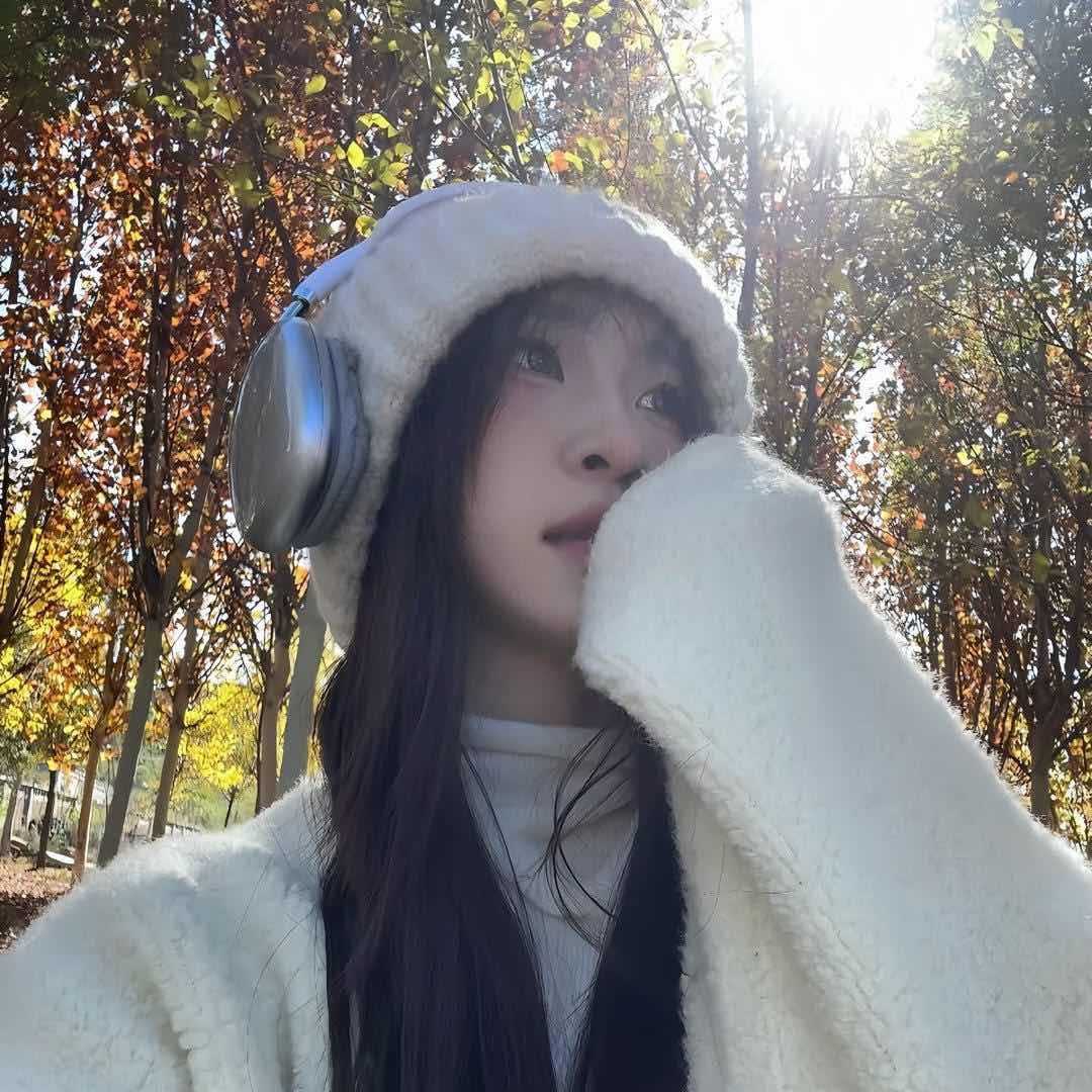 洛俪金.靖仪