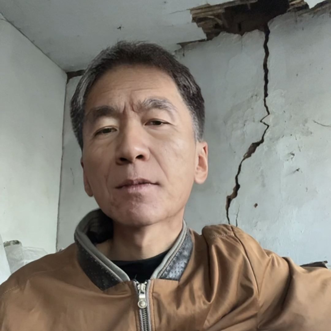 灯叔.