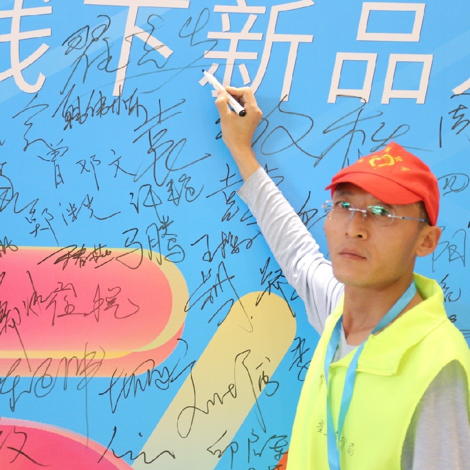 翟三投融资商贸五金局18947646686